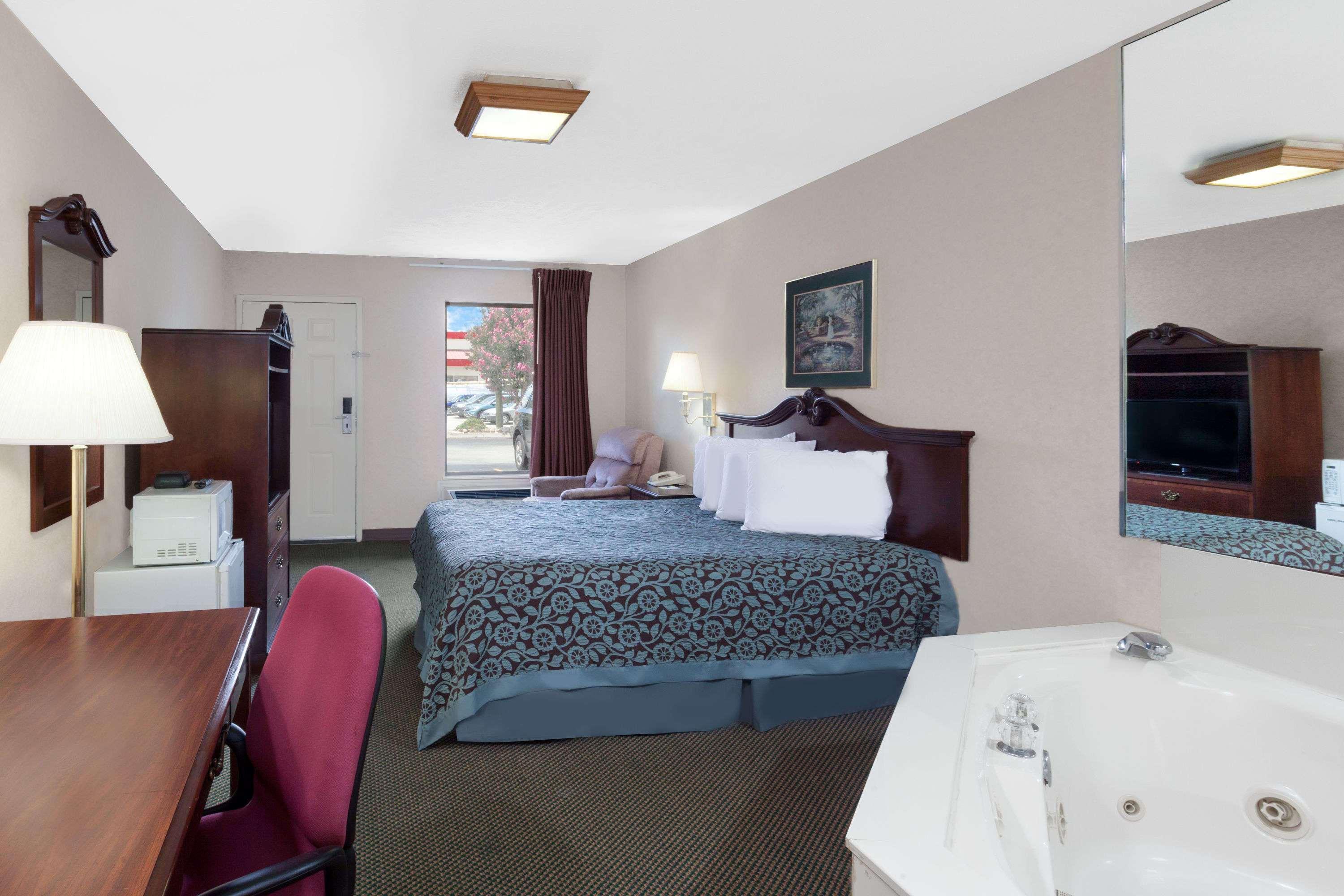 Days Inn By Wyndham Morristown Kültér fotó